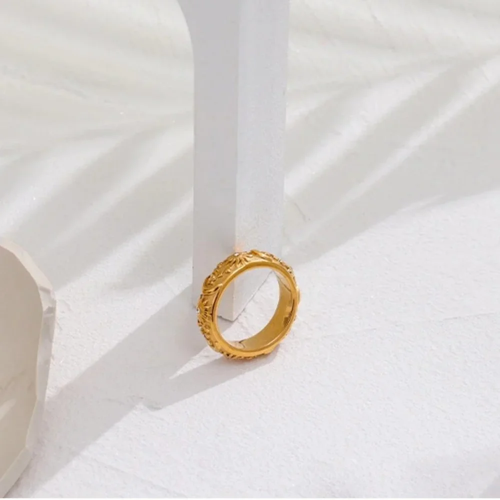 NEW 18K Gold Plated Textured Moon Star Ring